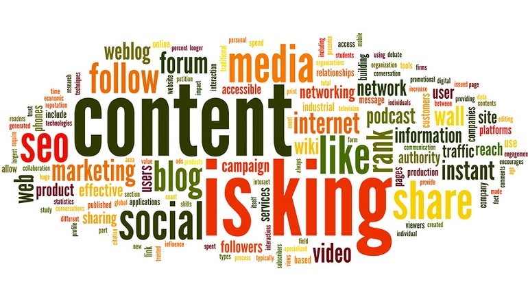 4.3 Email marketing: il canale che ti appartiene Il social cambia algoritmo, ma la tua lista email resta tua. Investire in una newsletter è tra le strategie più intelligenti a lungo termine. Tool consigliati: MailerLite – gratis fino a 1000 iscritti, semplice e potente ConvertKit – per blogger con ambizioni da creator 📩 Cosa inviare nella newsletter? Link all’articolo appena pubblicato Un breve commento personale o dietro le quinte Un riepilogo mensile dei post Risorse bonus (PDF, template, consigli extra) Consiglio: Invia sempre la newsletter entro 24 ore dalla pubblicazione, quando l’articolo è ancora “fresco”. 4.4 Backlink, collaborazioni e guest post Un’altra strategia efficace è costruire connessioni. Più il tuo articolo viene citato da altri blog autorevoli, più guadagnerai: Credibilità Traffico referral Fiducia agli occhi di Google Come iniziare? Commenta altri blog con valore (non solo “bel post”) Proponi uno scambio di link coerente Offriti per scrivere guest post su blog affini Partecipa a roundup post (“i migliori articoli su X”) 👉 Un tool utile per monitorare i link? Ahrefs Webmaster Tools – gratuito e affidabile. 4.5 Riutilizza e amplifica Non devi sempre partire da zero. Un articolo ben scritto può diventare: Un thread su X (ex Twitter) Un video su YouTube Un carosello su Instagram Un episodio di podcast Un PDF scaricabile Questo si chiama content repurposing. Ti permette di: Raggiungere più pubblici Dare nuova vita a contenuti esistenti Risparmiare tempo senza perdere valore Esempio personale: strategia 3+3 Ogni volta che pubblico un articolo, seguo questo schema: Nei primi 3 giorni: Newsletter Post su Facebook Storia su Instagram Nei 3 giorni successivi: Pin su Pinterest Mini video Reel Commento in gruppi o community con link In questo modo tengo vivo l’interesse per almeno una settimana. A volte, molto di più. In sintesi Promuovere un articolo non significa spammare ovunque. Significa: Raggiungere le persone giuste, nei canali giusti, al momento giusto Creare contenuti che incuriosiscono Usare tool e automazioni per non impazzire